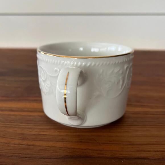 Farberware CALAIS Tea Cup White Embossed 22K Gold Trim - Picture 4 of 6